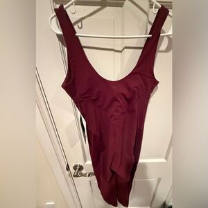 NWT Lululemon Ribbed Nulux Skiing Burgundy Sleeveless Bodysuit Large Asia Fit